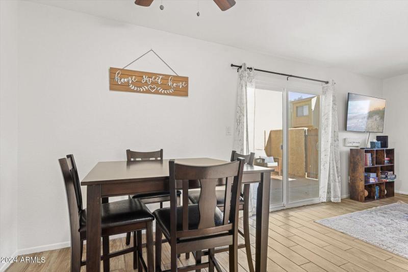 12-012-dining-area