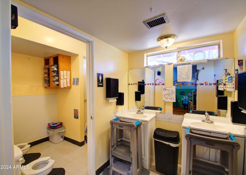 Bathroom DSC_0959 SM