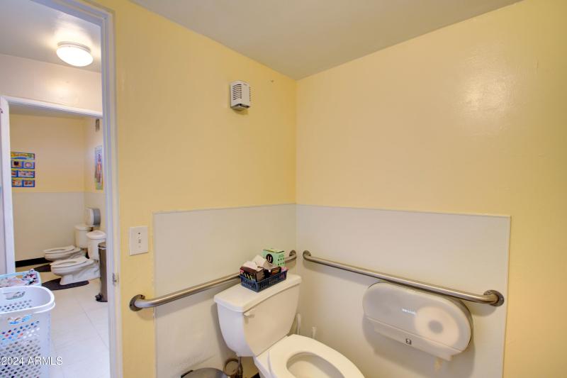 Bathrooms DSC_0999 SM