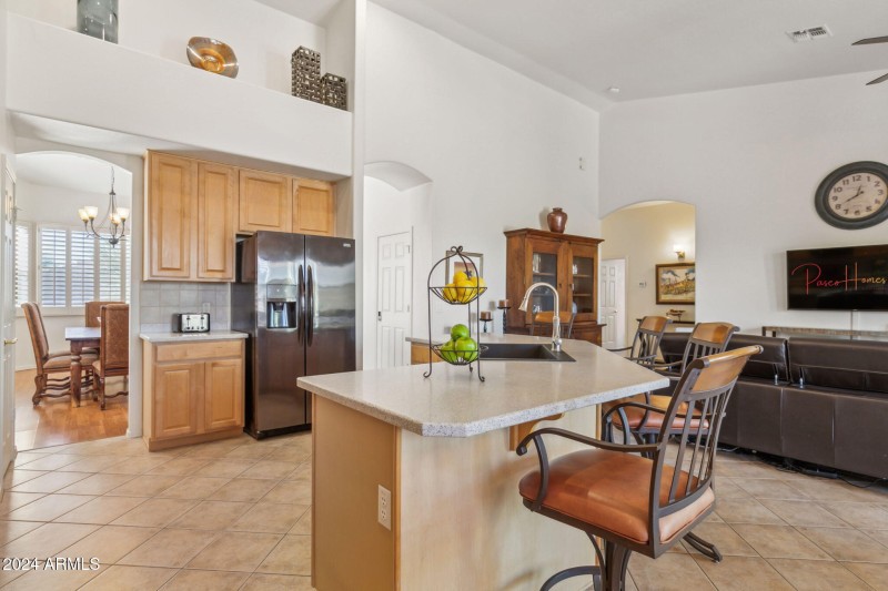 6-web-or-mls-27231-n-47th-st