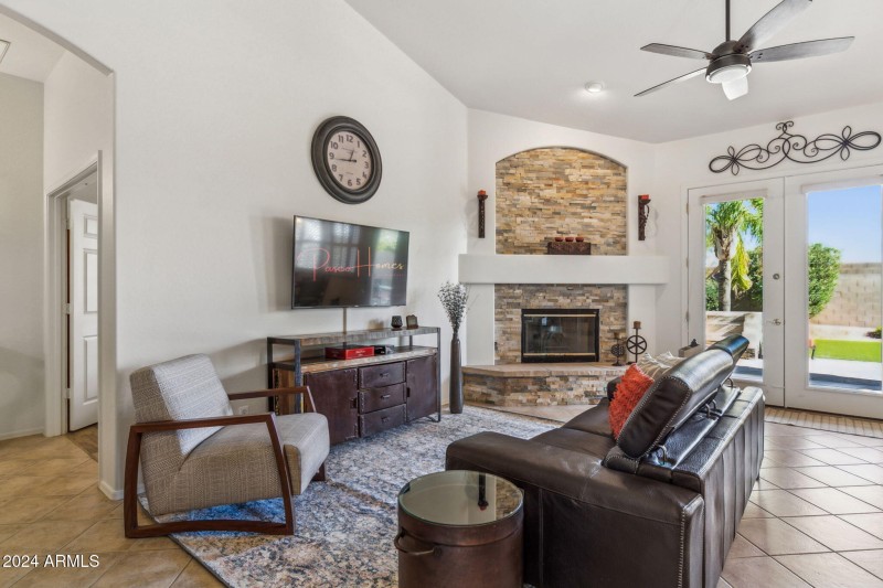 9-web-or-mls-27231-n-47th-st