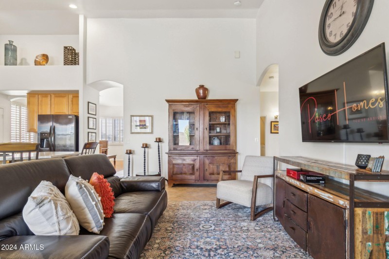 11-web-or-mls-27231-n-47th-st