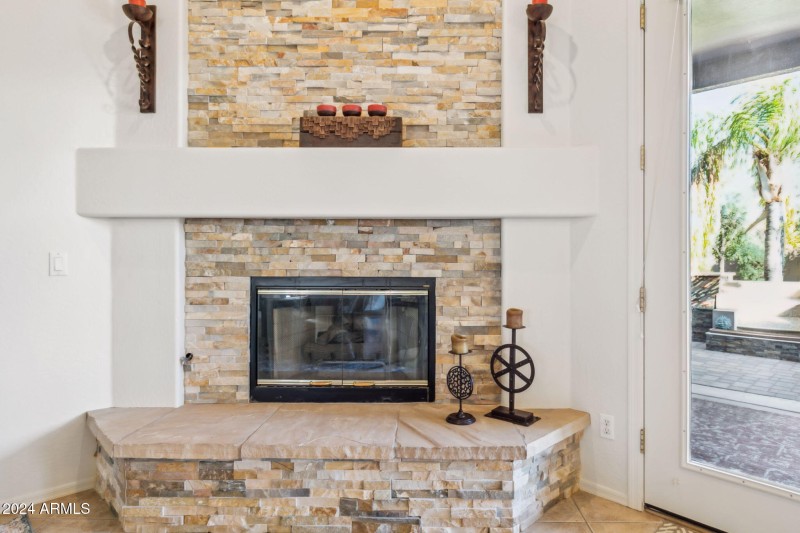 13-web-or-mls-27231-n-47th-st