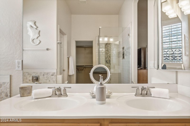 26-web-or-mls-27231-n-47th-st