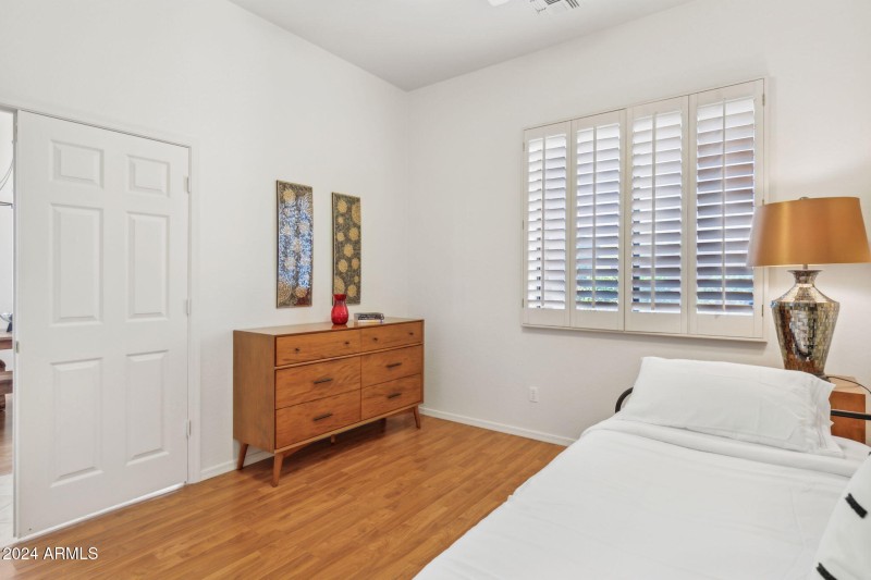 29-web-or-mls-27231-n-47th-st