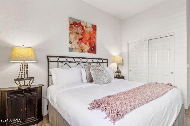 32-web-or-mls-27231-n-47th-st