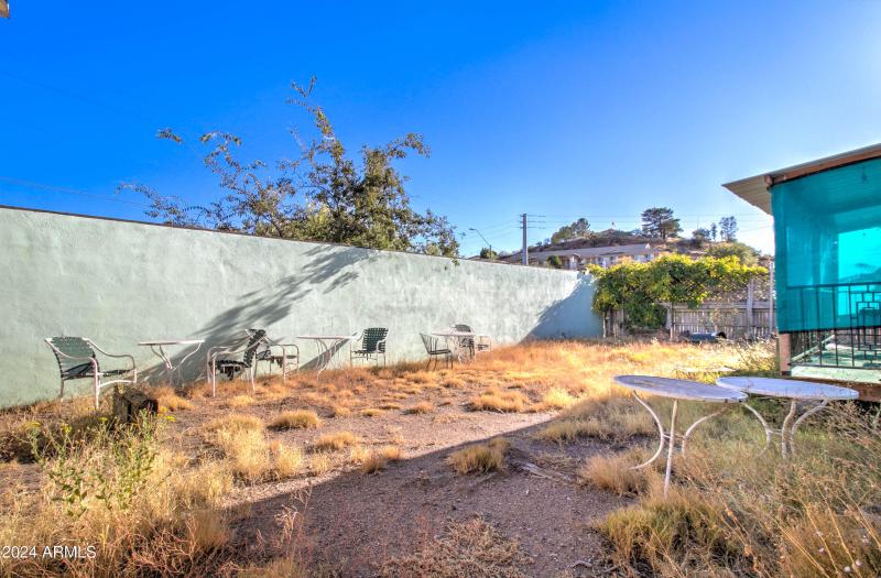 1605 E Ash St-21