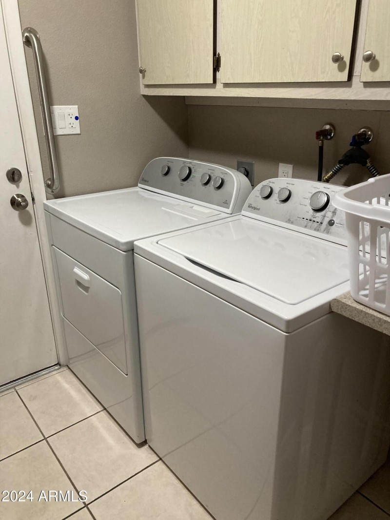washer and dryer provided