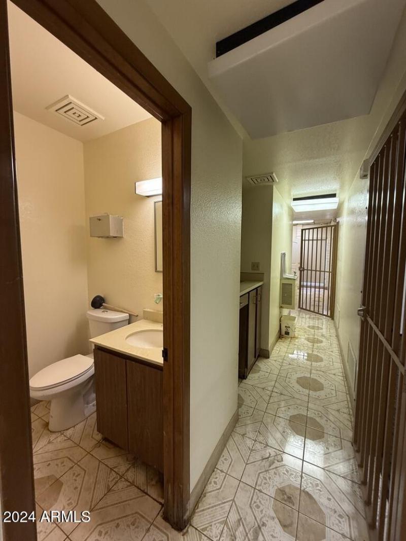 52B0942D-4E3C-41EA-89E7-F4740CA3A67C_1_1