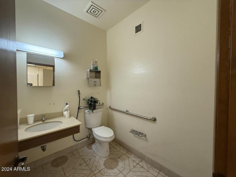 76C01DEA-030D-472F-B5D7-4FC9B12F5B8E_1_1