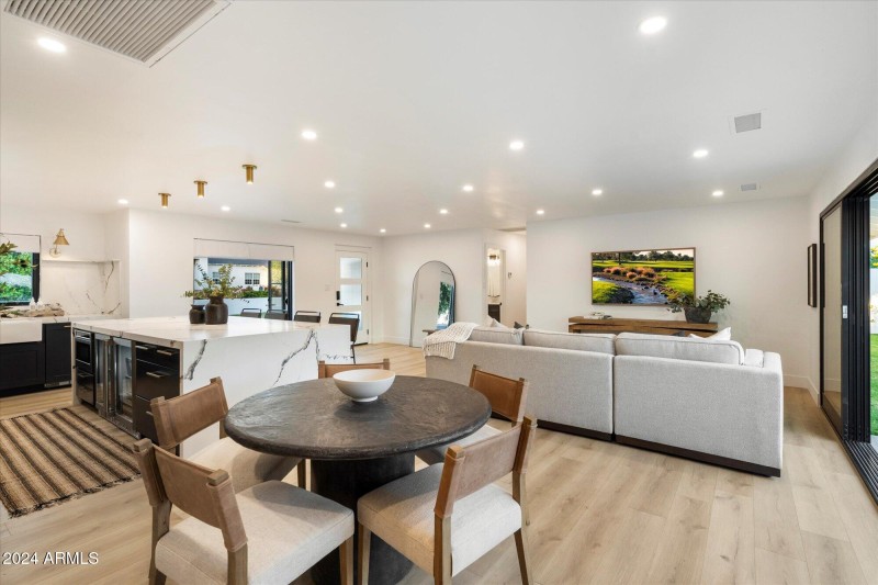 Overview Dining Room