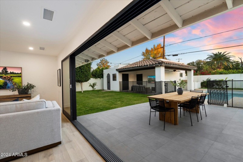 Indoor/Outdoor Entertaining