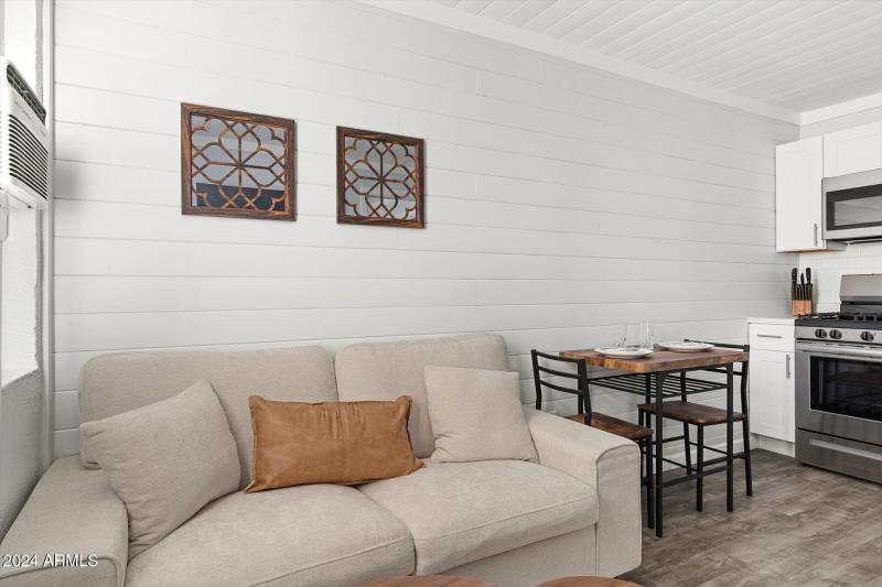 05-005-living-room