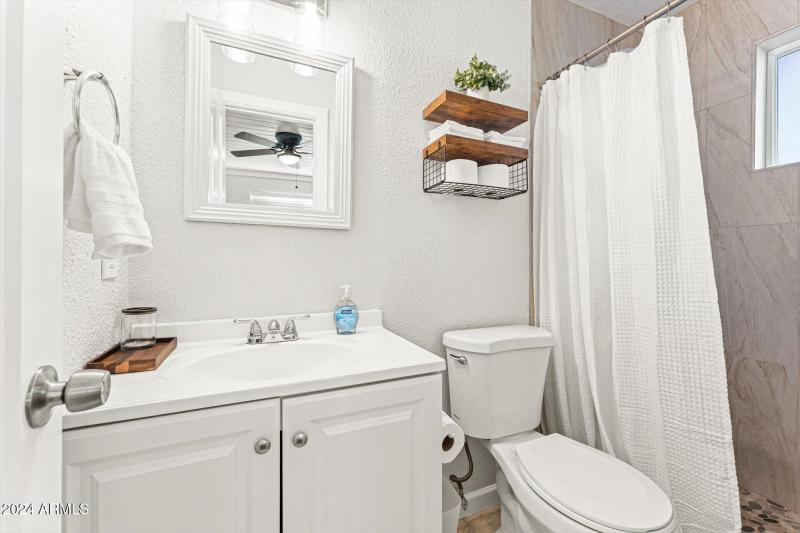 16-016-bathroom