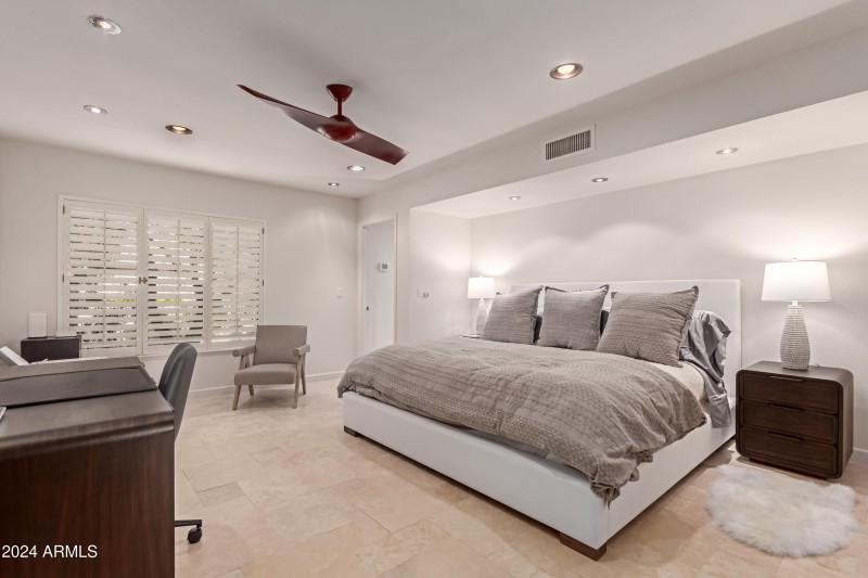 0033-33 - Coyote Pass