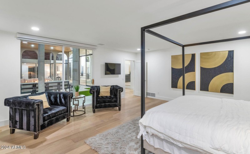 6664 N 40th St-large-027-018-6664 N 40th