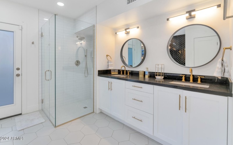 6664 N 40th St-large-029-032-6664 N 40th