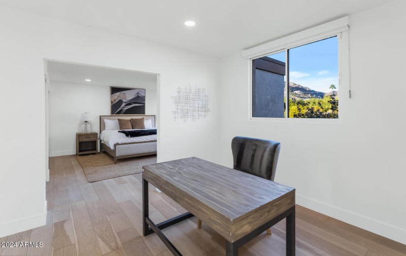 6664 N 40th St-large-036-043-6664 N 40th