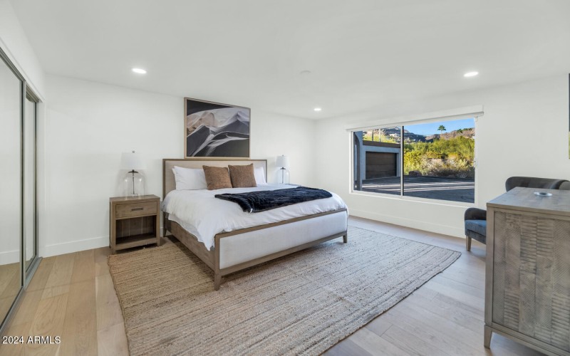 6664 N 40th St-large-037-047-6664 N 40th