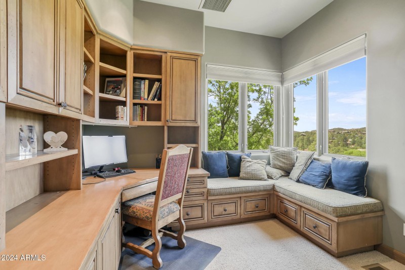 Office-sitting area Master bedroom