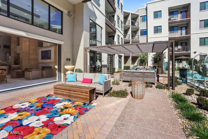 Indoor/Outdoor Lounge