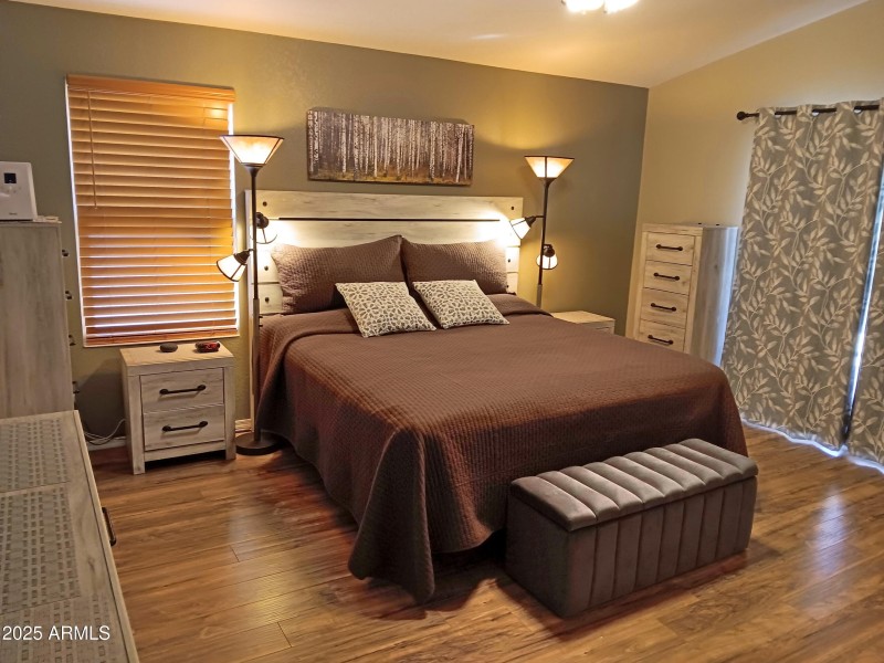 Master-Br-1-L-scaled