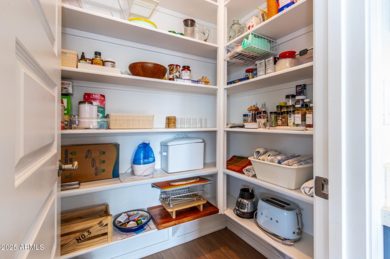 Walk in pantry