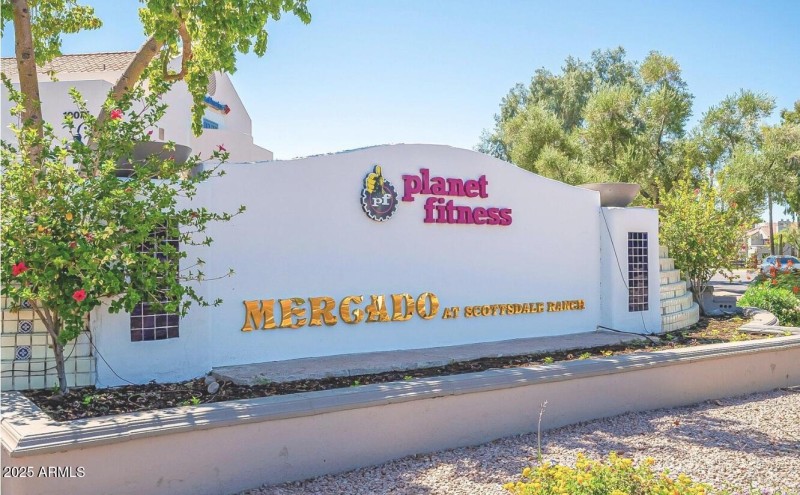 NEARBY HEALTHCLUB AND SHOPPING