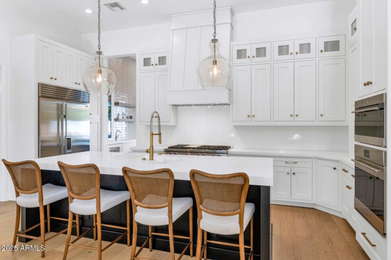 4147 E Clarendon Ave-large-015-036-4147