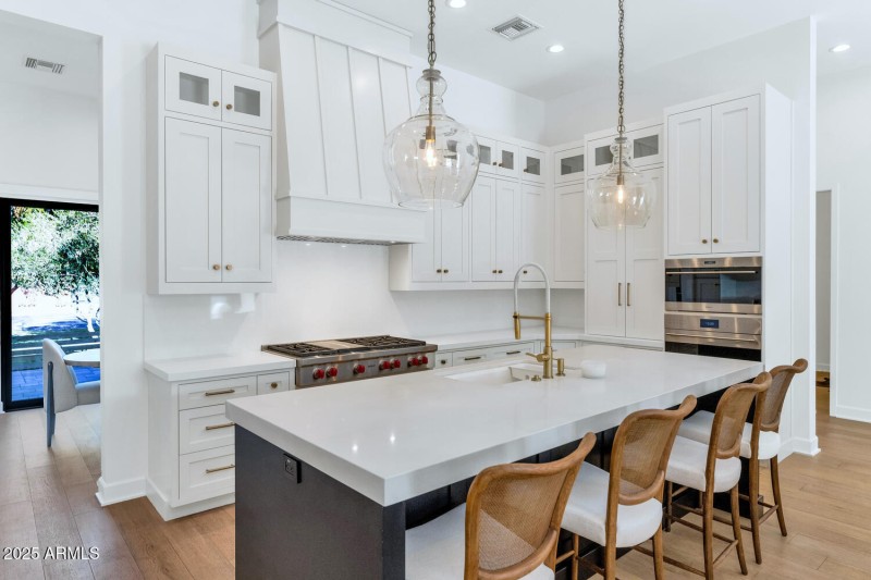 4147 E Clarendon Ave-large-017-008-4147