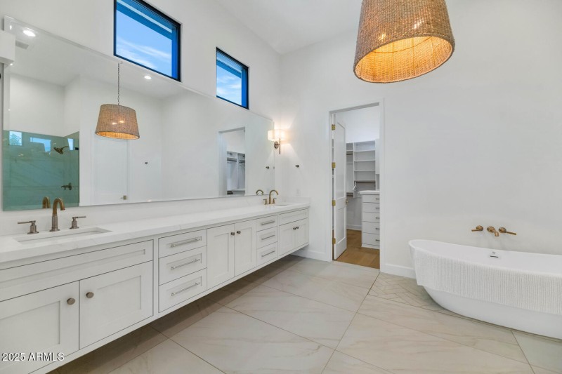 4147 E Clarendon Ave-large-020-033-4147