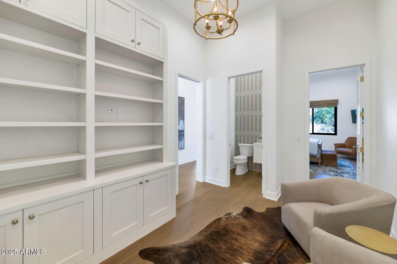 4147 E Clarendon Ave-large-024-034-4147