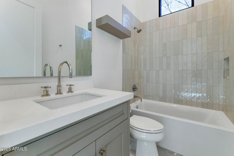 4147 E Clarendon Ave-large-029-037-4147