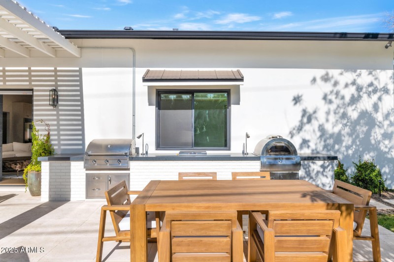 4147 E Clarendon Ave-large-034-011-4147