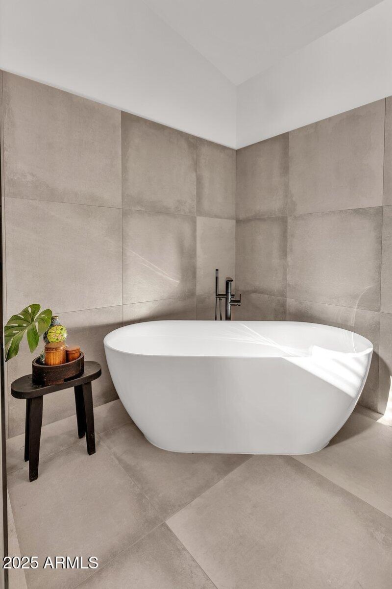 Bathtub