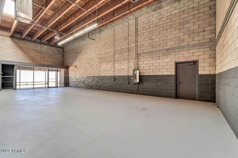7809 N 68th Ave-25