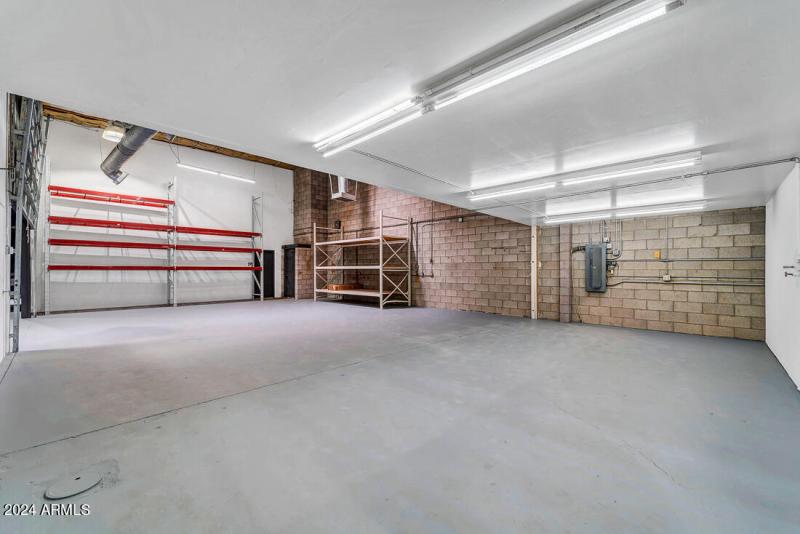 7809 N 68th Ave-23