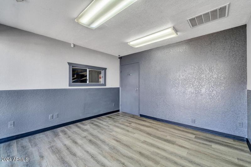 7809 N 68th Ave-17