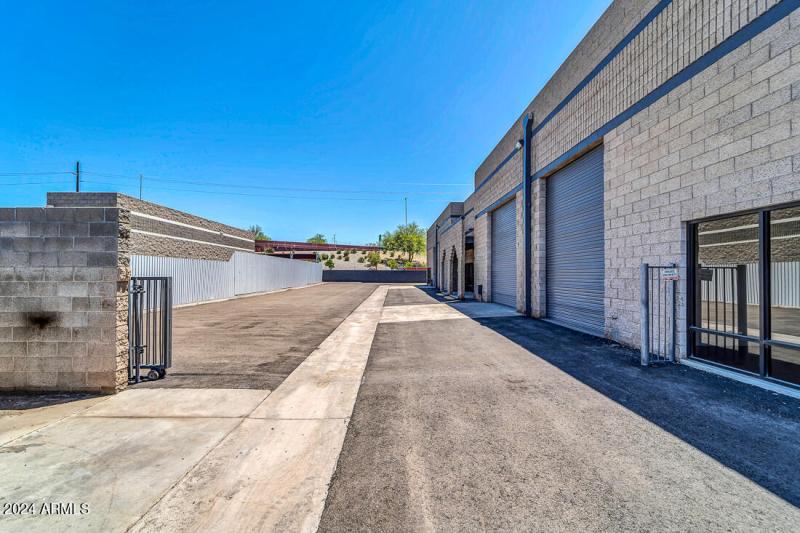 7809 N 68th Ave-29