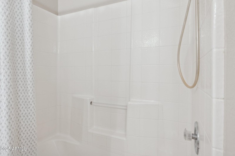 28-web-or-mls-4002-w-questa-dr