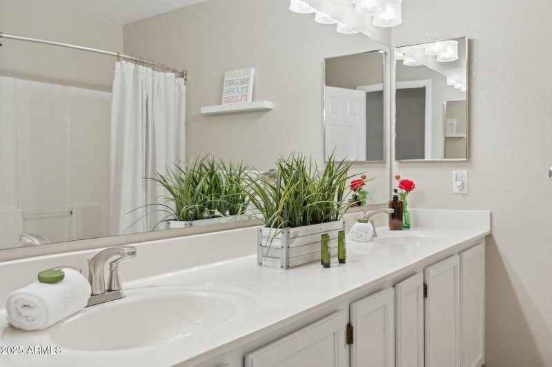 29-web-or-mls-4002-w-questa-dr