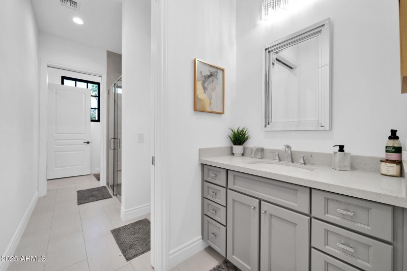 12C3894F-0B3F-4901-960A-76891A98D777