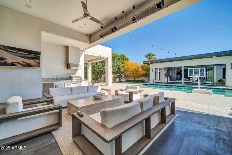 8879ABD2-78F7-49EB-8390-B9F464B61C1D