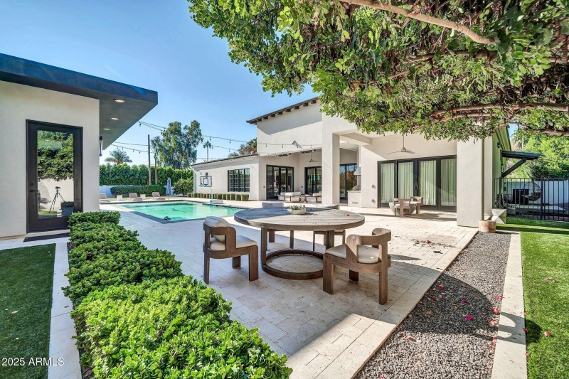 37B5EE90-BFF0-4601-A305-043ABC82322F