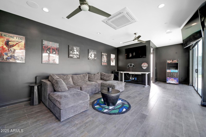 BEE08CE8-E7BB-4176-A523-CCEC959AAE10