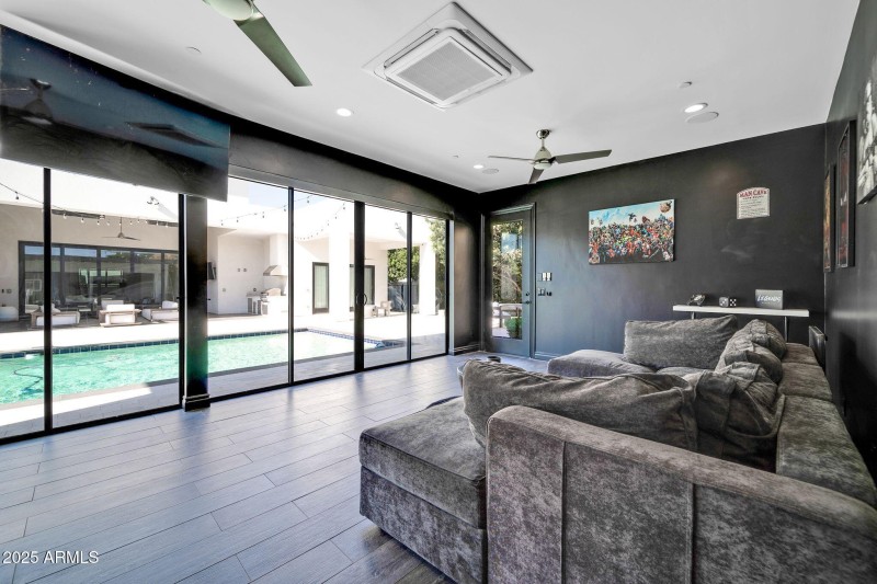 086CB254-B72F-497F-AC1E-566C1C00F378