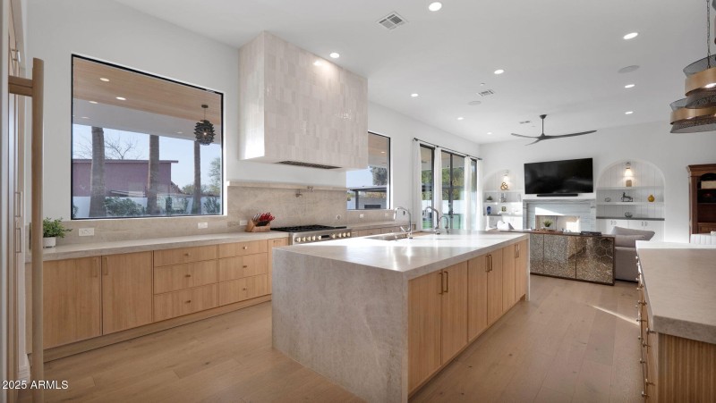 21-web-or-mls-P1228840