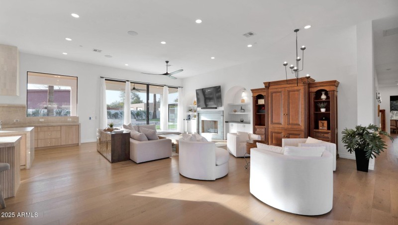 28-web-or-mls-P1228827