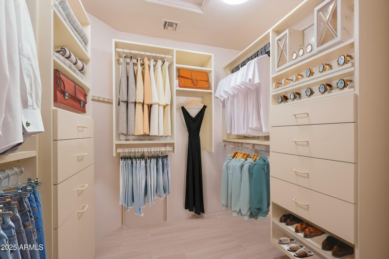 Walk In Closet~