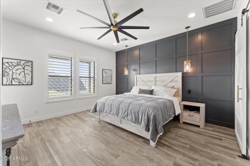 25-025-primary-bedroom